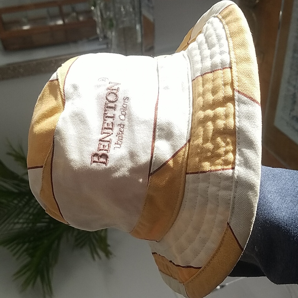 Vintage United Colors Of  BENETTON Bucket Hat